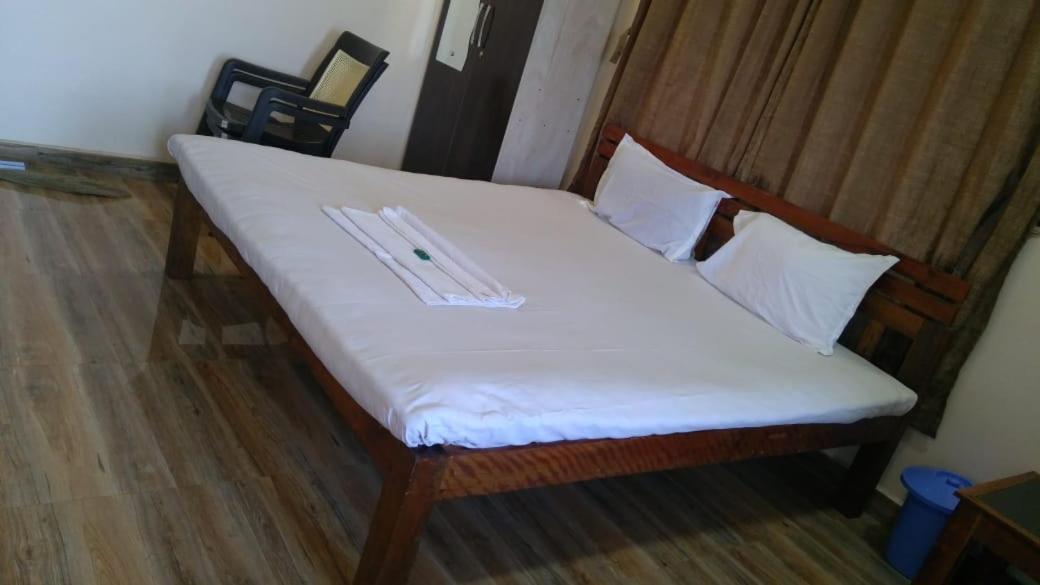 Vinee'S Kitchen And Motel Koynanagar Bagian luar foto