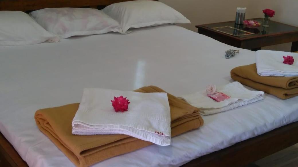 Vinee'S Kitchen And Motel Koynanagar Bagian luar foto