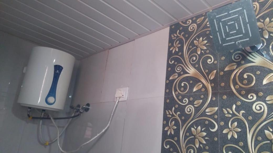 Vinee'S Kitchen And Motel Koynanagar Bagian luar foto
