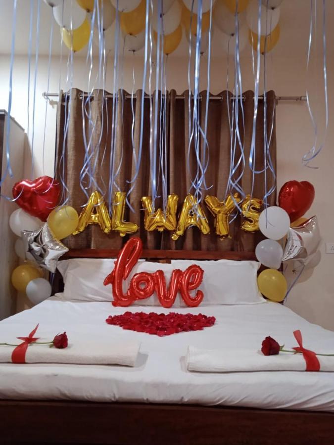 Vinee'S Kitchen And Motel Koynanagar Bagian luar foto
